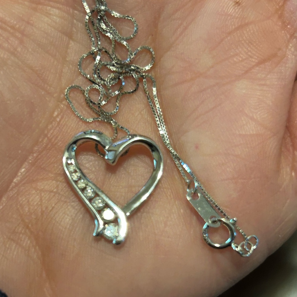 Genuine 10k white gold natural diamond heart pendant necklace